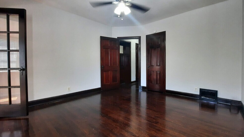 Building Photo - 6362 Sutherland Ave