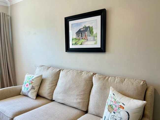 Building Photo - Beautifully Renovated & Fully Furnished Home in Peoria Heights!