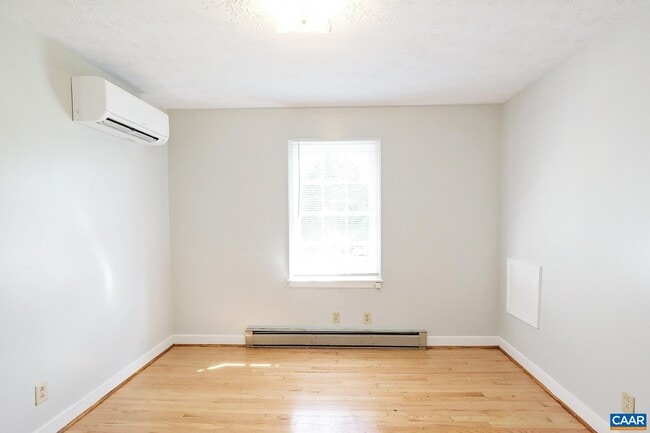 Building Photo - 1406 Chesapeake St