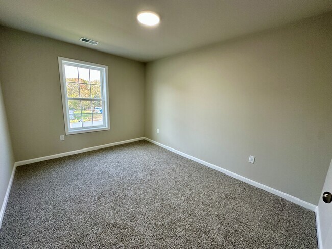 Building Photo - 226 Rojan Rd