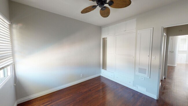 Building Photo - Charming One Bedroom Apartment in Tropican...