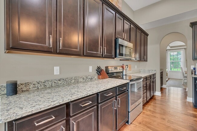 Building Photo - 1060 Harvey Springs Dr