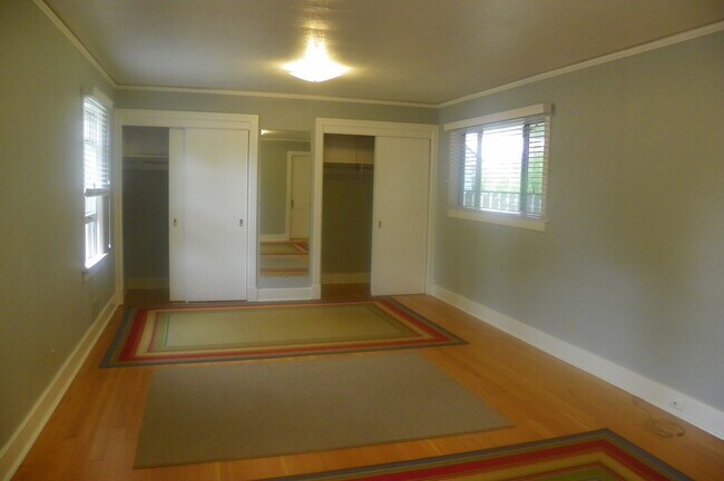 Building Photo - PETS CONSIDERED! Located in Bend's HISTORIC District, Walk to Drake Park! A/C, All Appliances, Ha...