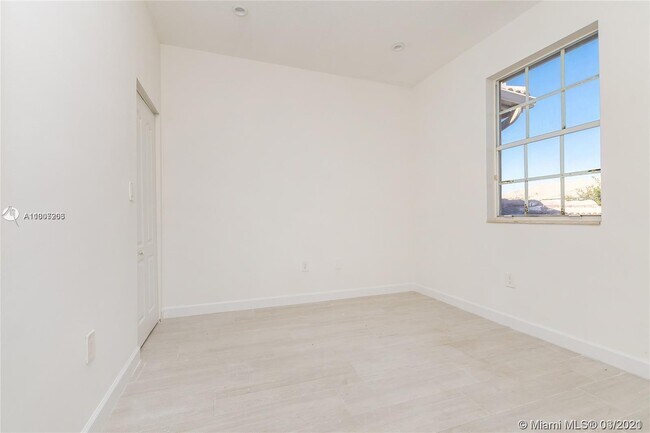 Building Photo - 15244 SW 9th Way