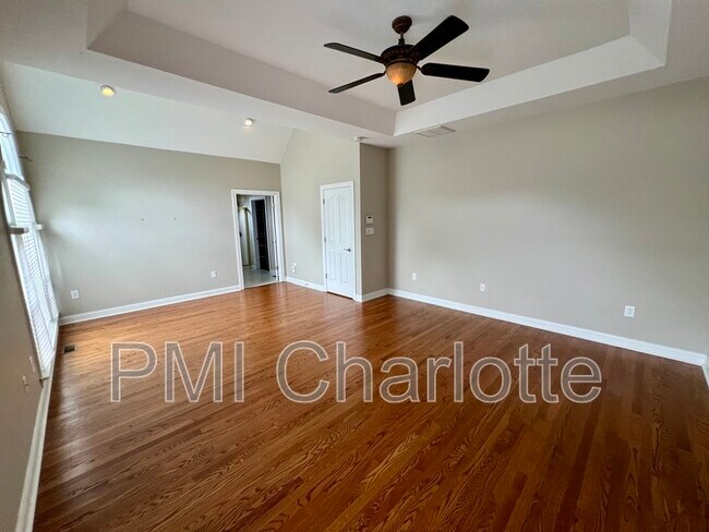 Building Photo - 4432 Shannamara Dr