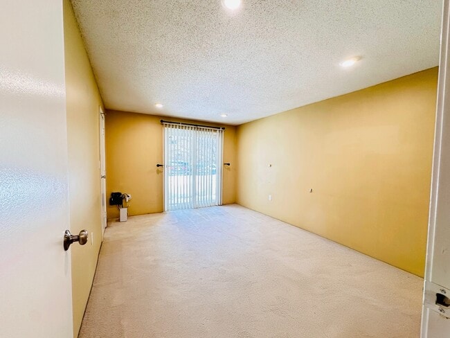 Building Photo - 32 Walden Dr