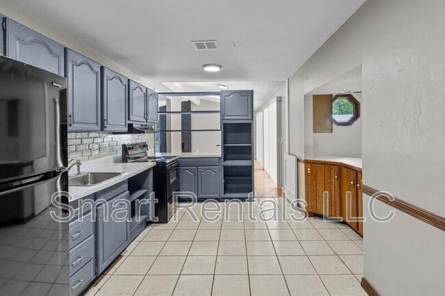 Building Photo - 12 Country Ln