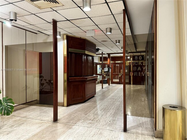 Building Photo - 801 Brickell Bay Dr