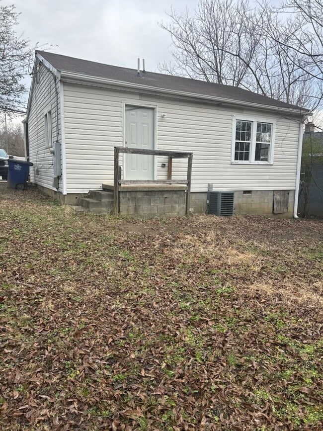 Building Photo - 2 bedroom, 1 bathroom home available in Winston-Salem!