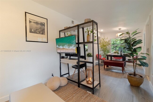 Building Photo - 312 SW 12th Ave