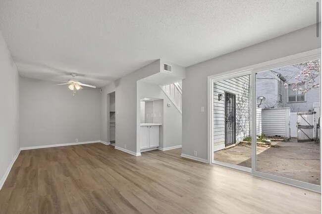 Building Photo - Welcome to this charming 2-bedroom, 1.5-ba...