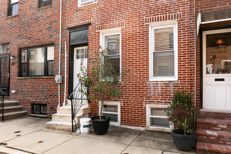 Building Photo - 1230 Mercy St