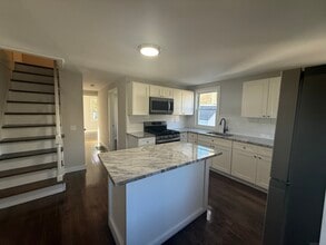 Building Photo - 55 Ownly Ave