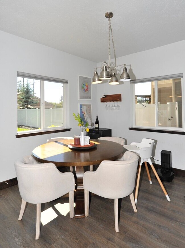 Building Photo - Canfield Mountain 3 bed 2.5 bath with loft...