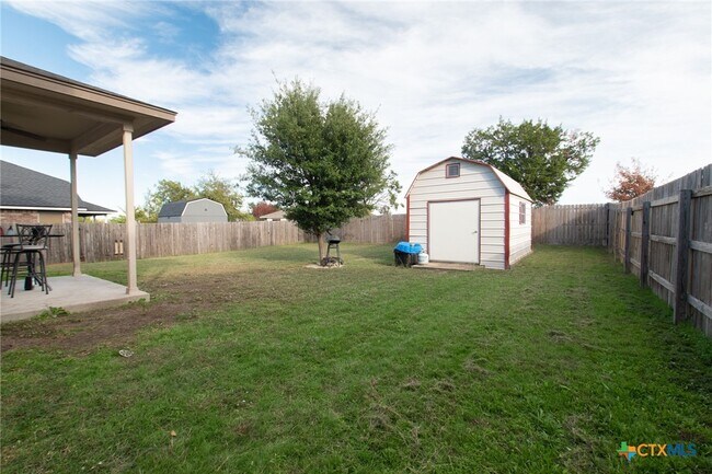 Building Photo - 5000 Willamette Ln