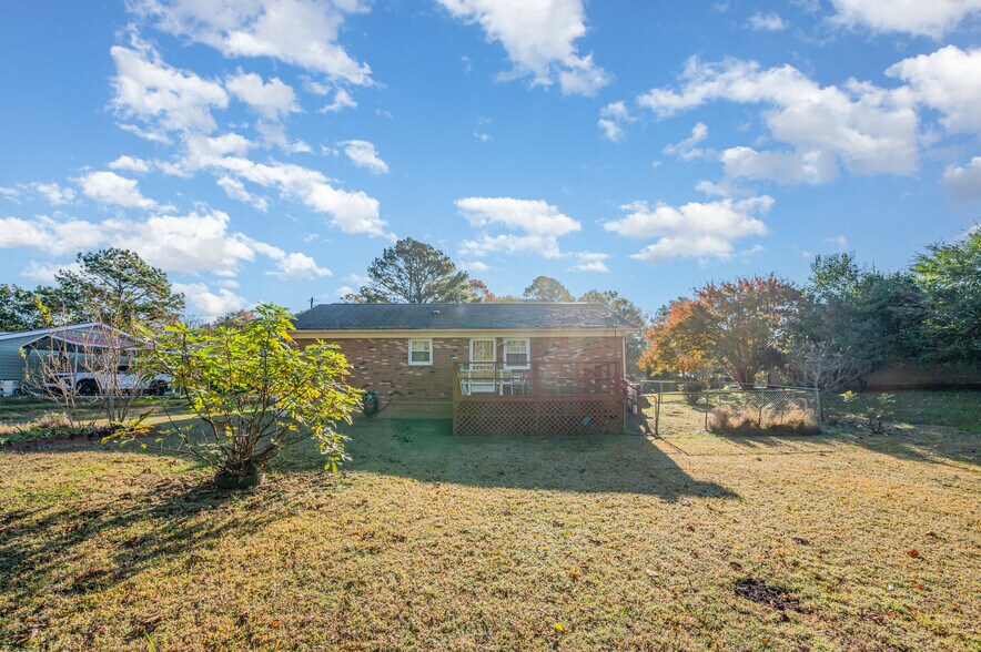 Building Photo - 1808 Majestic Dr