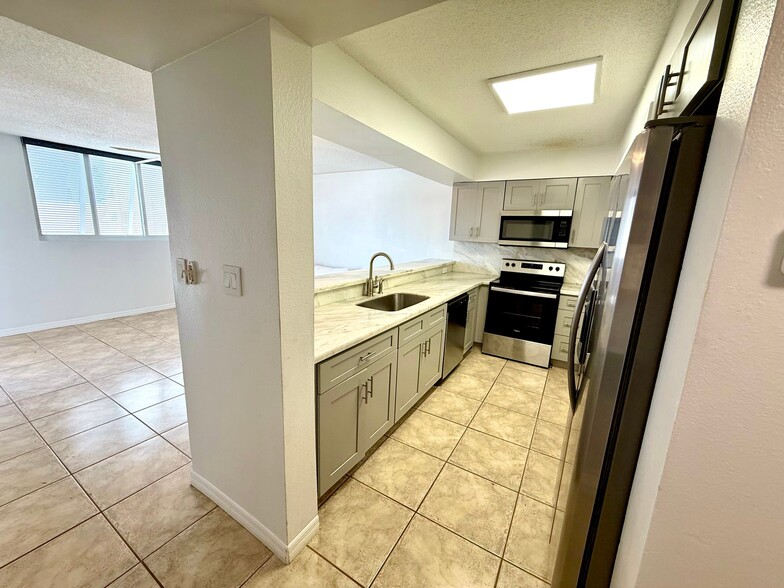 Building Photo - 3930 S Roosevelt Blvd