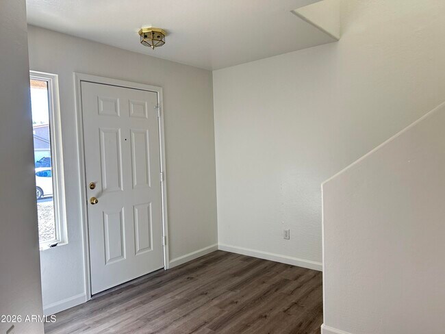 Building Photo - 10542 W Alvarado Rd