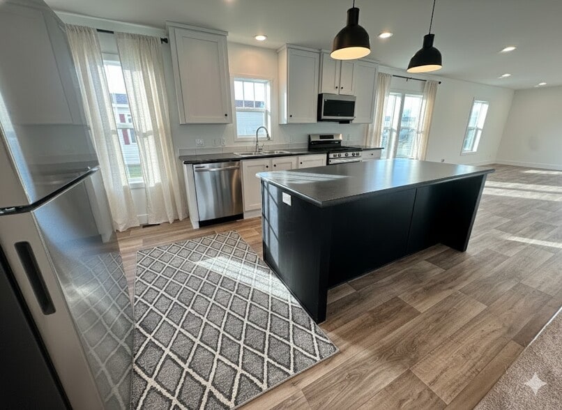 Building Photo - 29 Cavalier St N