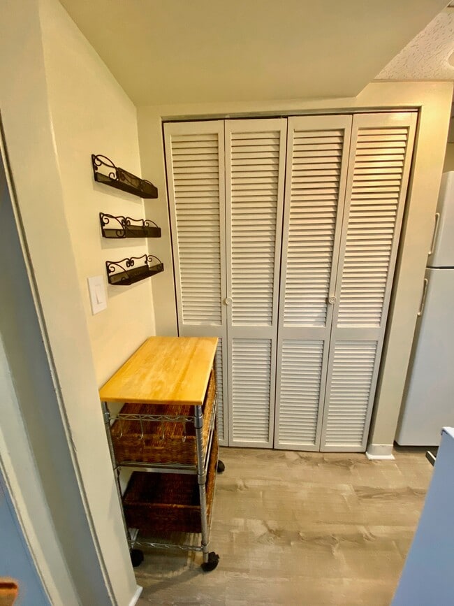 Building Photo - 5307 Pooks Hill Rd