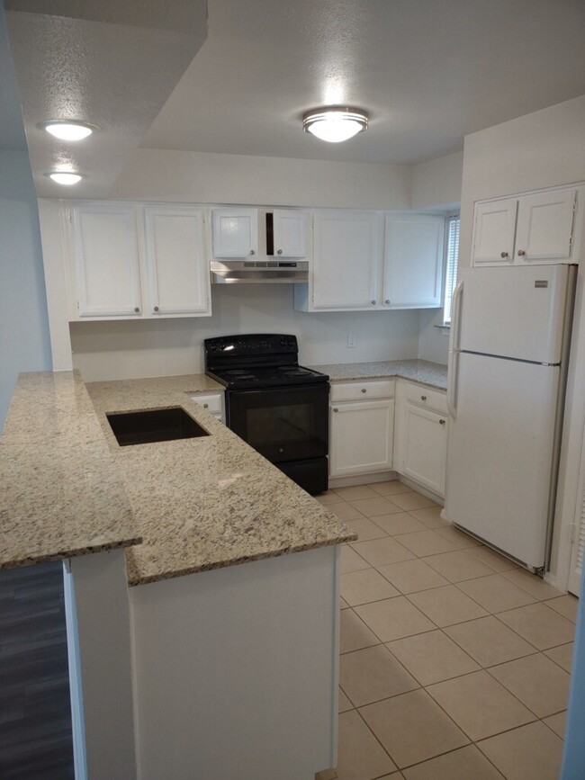 Countertop eating area - 169 Henry M Chandler Dr