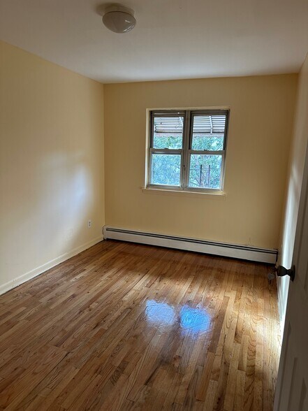 Building Photo - 715 Saint Lawrence Ave