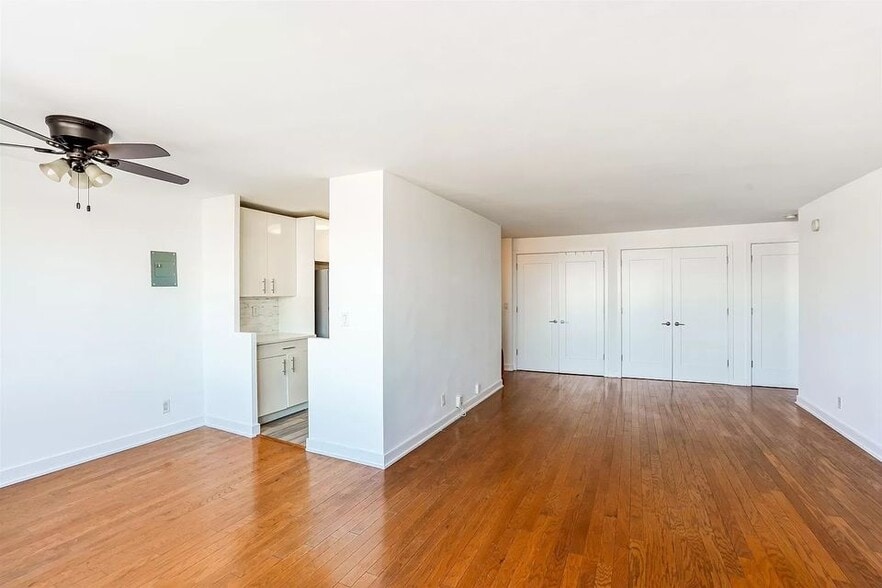 Building Photo - 500 Central Ave