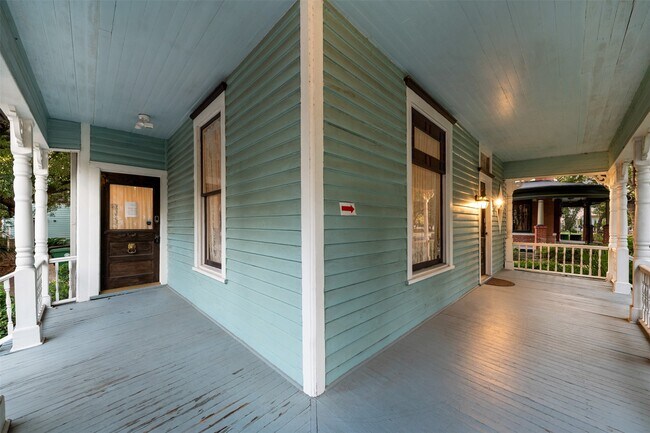 Building Photo - 1007 Heights Blvd