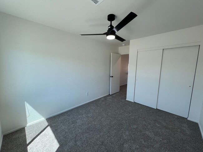 Building Photo - NEWER 3 BEDROOM HOME!