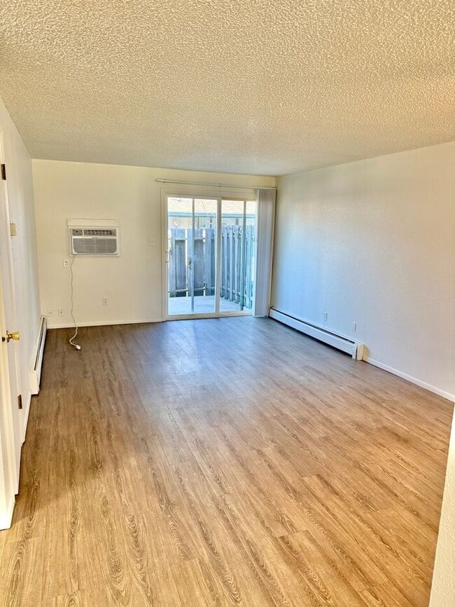 Building Photo - 6 month lease special $200 monthly discoun...