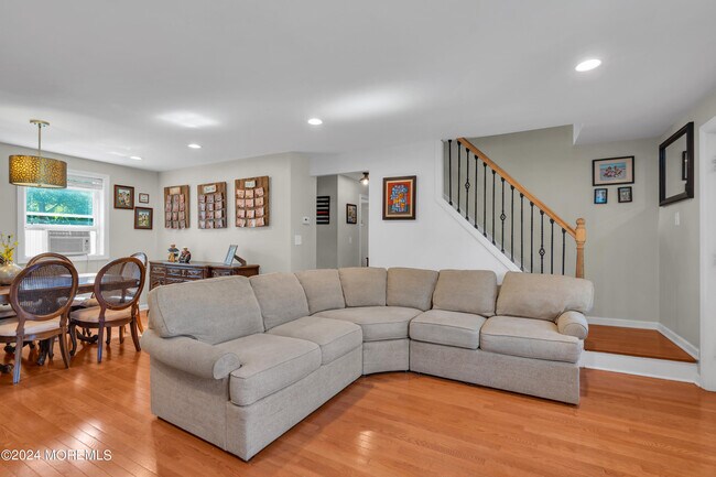 Building Photo - 519 Ryeside Ave