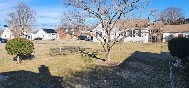 Building Photo - For Rent