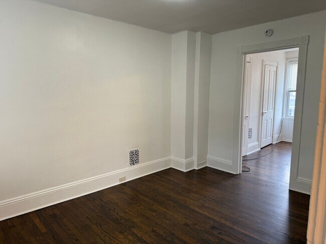 Building Photo - 34 E Ross St