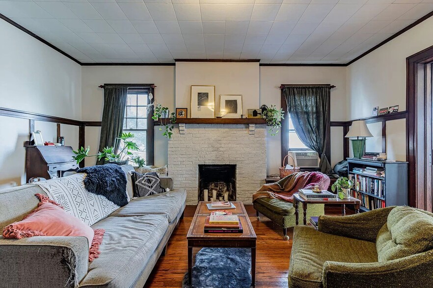 Living Room - 602 S Broadway Ave