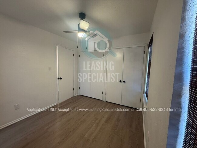 Building Photo - West Norman 2 Bed 1.5 Bath Townhouse Available for Your Immediate Move!