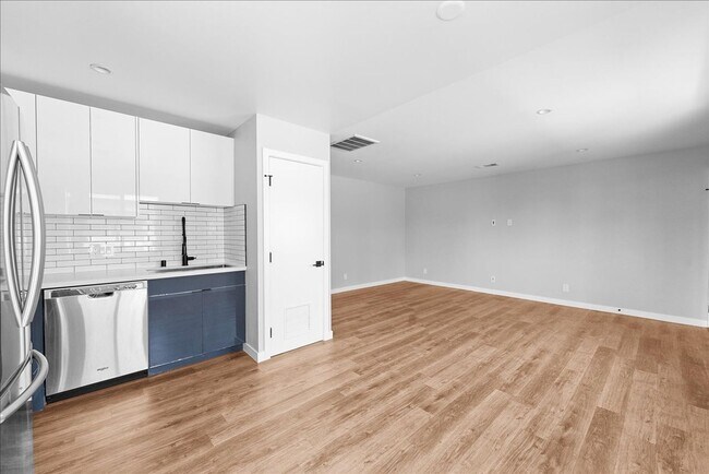 Building Photo - 941 Normandie Ave