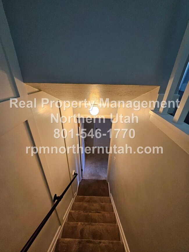 Building Photo - Stunning 5 Bedroom Home in Kaysville Now A...