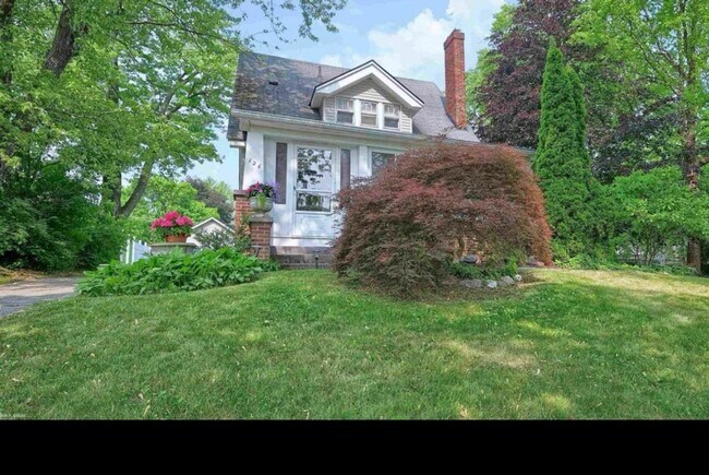 Primary Photo - Charming 3BR House in Waterford