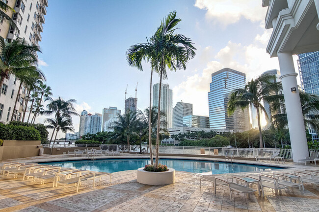 Building Photo - 801 Brickell Key Blvd