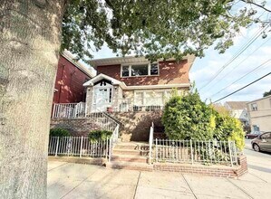 Building Photo - 588 Avenue A