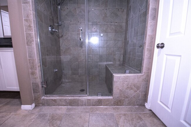 Building Photo - 848 W Huntington Dr