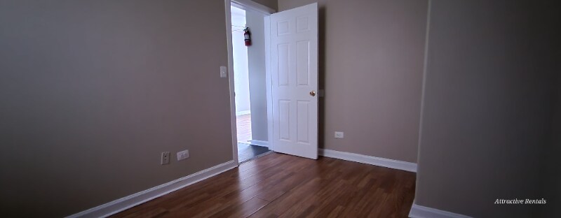 Building Photo - 1024 W 64th St