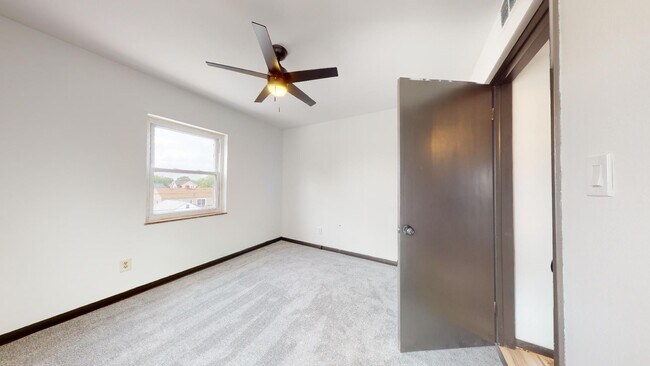 Building Photo - Parma - Ridgewood Lofts - 2 Bedroom - 1 Bath