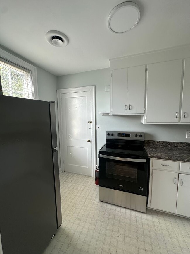 Building Photo - 2940 Oleander Dr