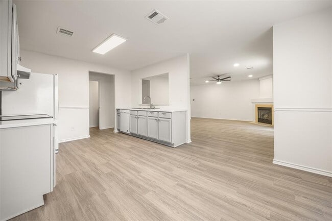 Building Photo - 1114 Thorn Creek Pl