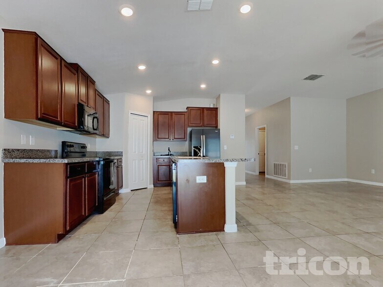 Building Photo - 10034 Carloway Hills Dr