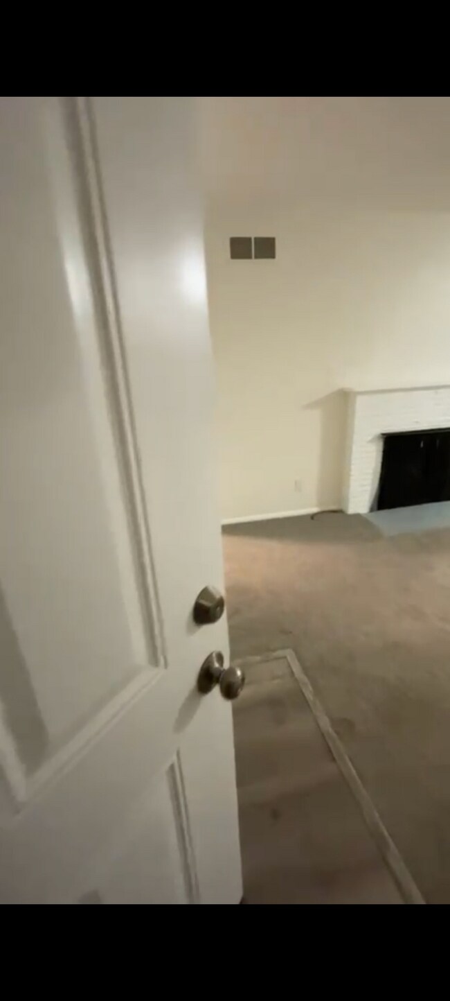 Building Photo - 12827 Glenwood Ave SW