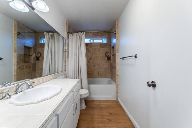 Building Photo - 4744 Ben Ave