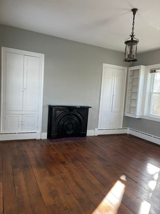 Building Photo - 200 E Main St