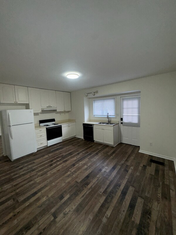 Building Photo - 28141 E Broadway St